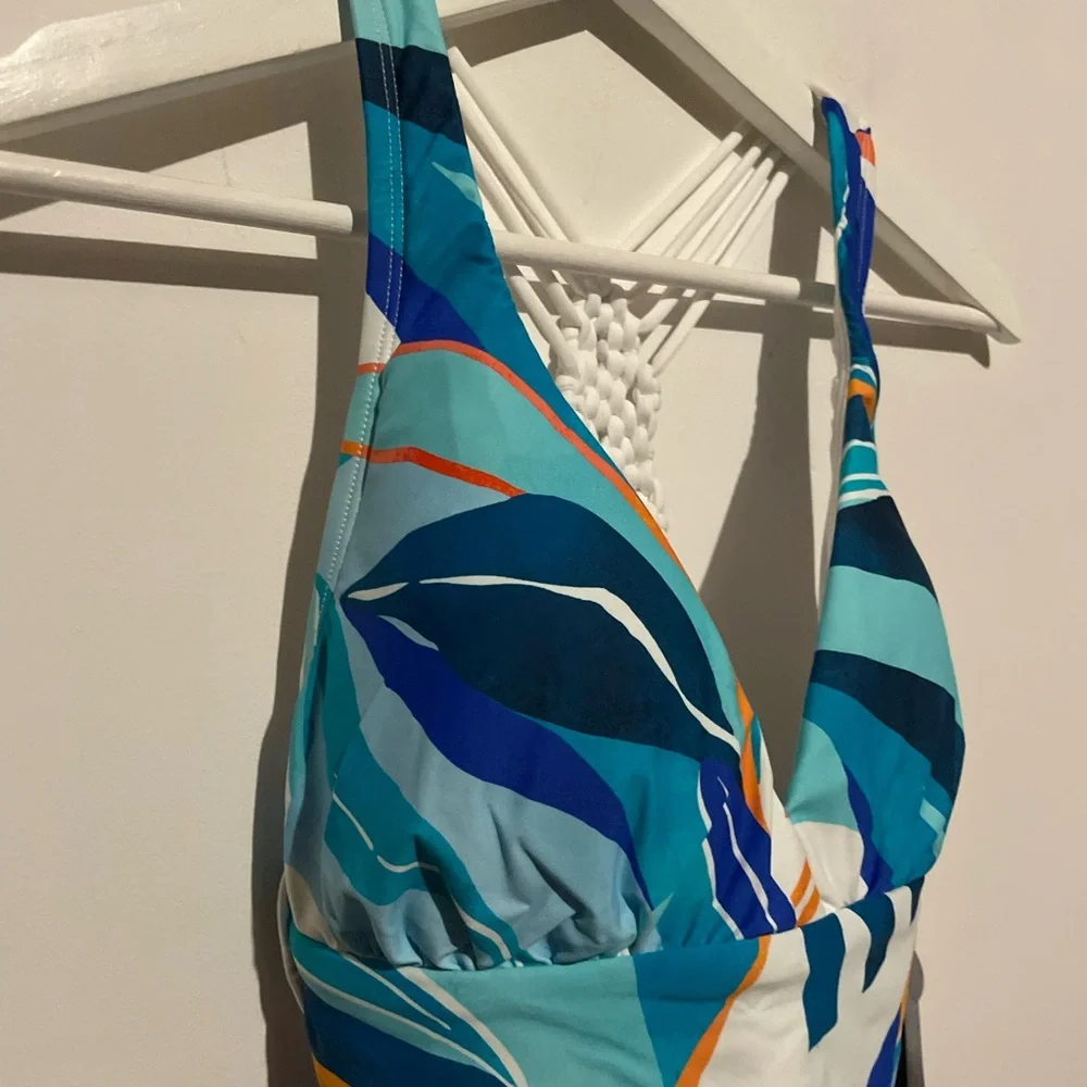 NWT, La Blanca Women's Multi‎ Strap Cross Back One Piece Swimsuit, SIze 8